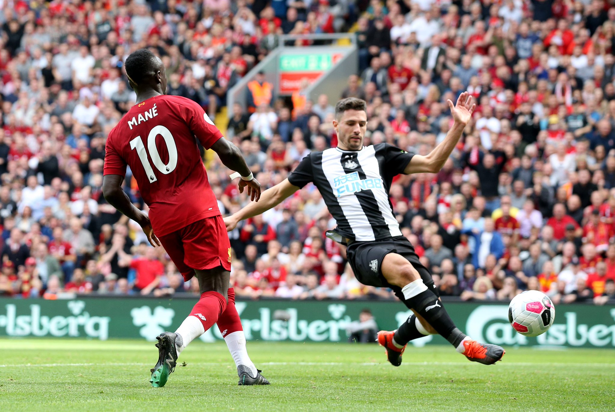 充满竞争的 充满竞争的